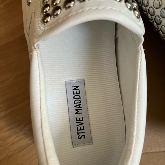 NIB STEVE MADDEN TORIN WHITE STUD SNEAKERS - Picture 8 of 8